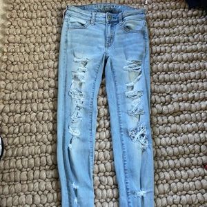 Super cute low rise skinny jeans. AE never worn
